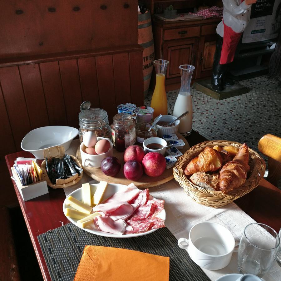 B&B Restaurant Le Pernollet Evionnaz Exteriör bild